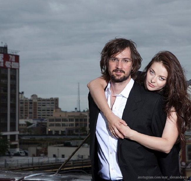 Марина Александрова поделилась редким фото с мужем в день всех влюбленных