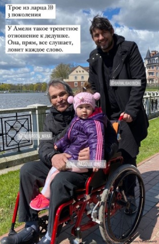 Бари Алибасов с сыном и внучкой 