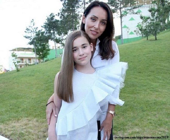 Алсу с дочкой - фото из архива Runews.biz - ««Instagram» запрещённая организация на территории РФ»