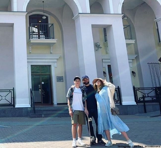 Лиза Арзамасова и Илья Авербух с сыном Мартином