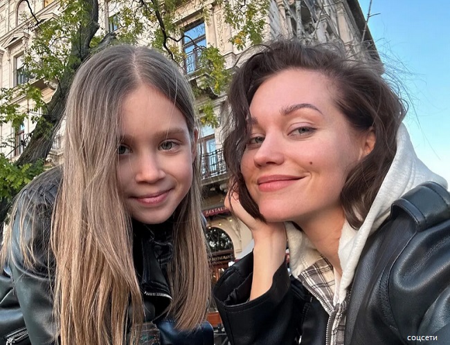Кристина Асмус с дочерью 