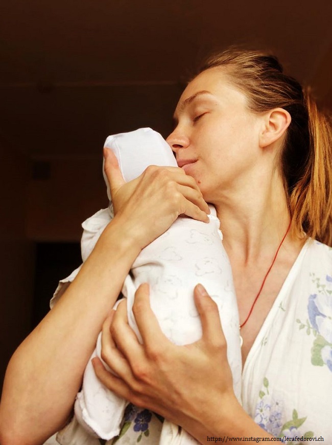 Валерия Федорович с новрожденным 
