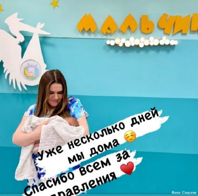 Дина Гарипова с новорожденным сыном