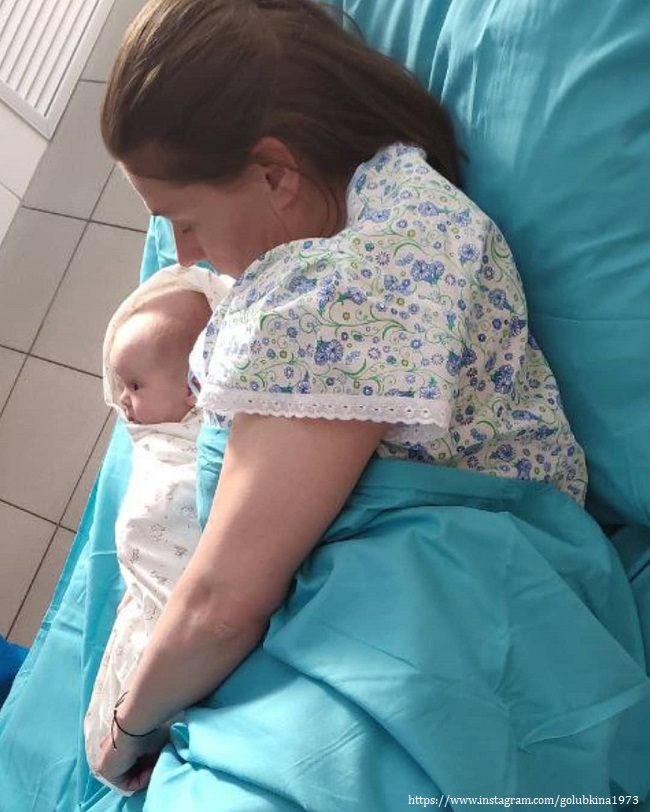 Мария Голубкина с малышом 