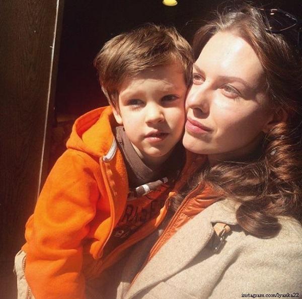 Лянка Грыу с сыном - фото из архива z-aya.ru - ««Instagram» запрещённая организация на территории РФ»