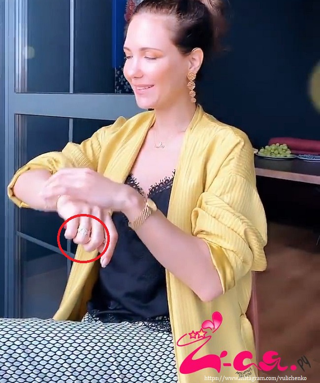 Екатерина Климова сверкнула золотым кольцом 