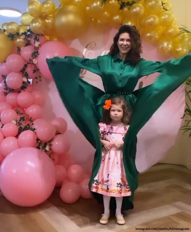 «Как кукла свадебная на капоте»: Екатерина Климова показала дочь Беллу в ее 5-й день рождения