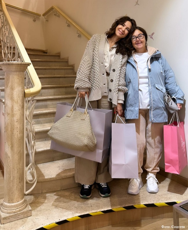 Екатерина Климова с мамой ппосле шопинга