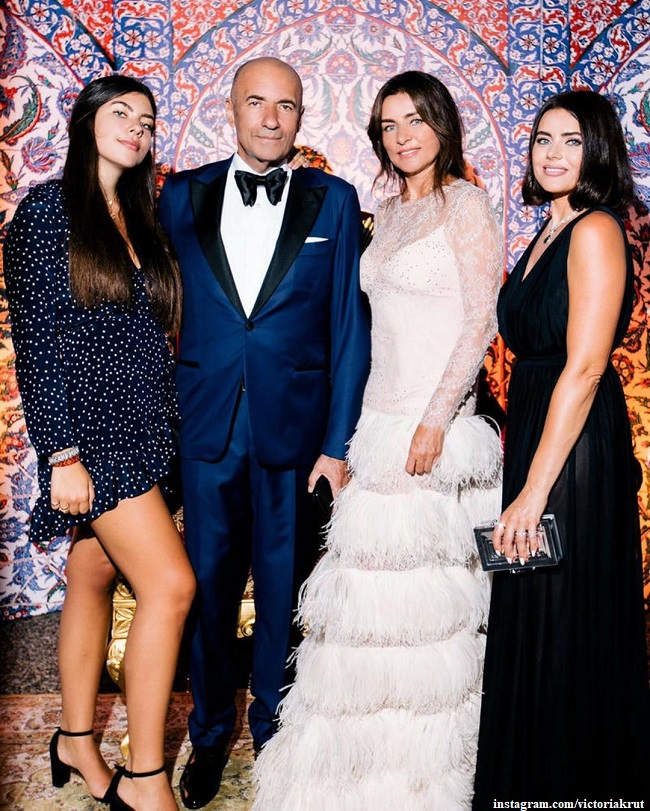 Игорь Крутой с женой и дочерьми