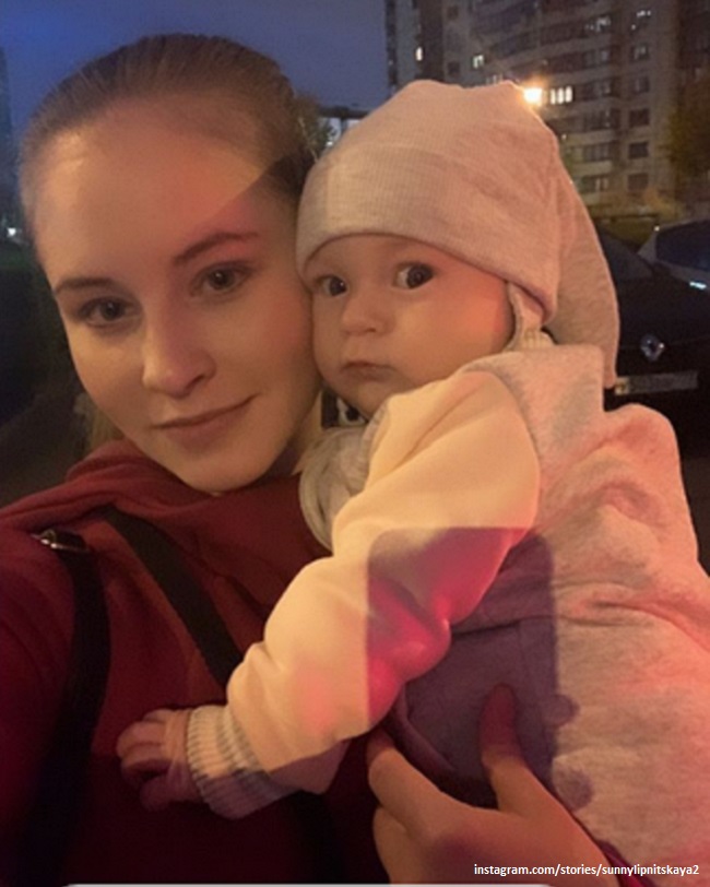 Юлия Липницкая первый раз показала лицо 4-месячной дочки