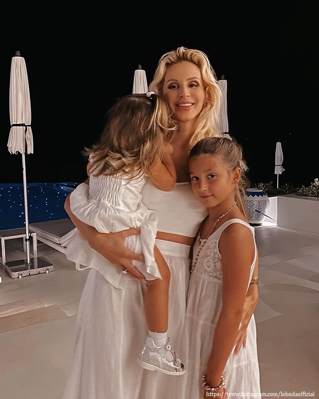 Светлана Лобода с дочками 