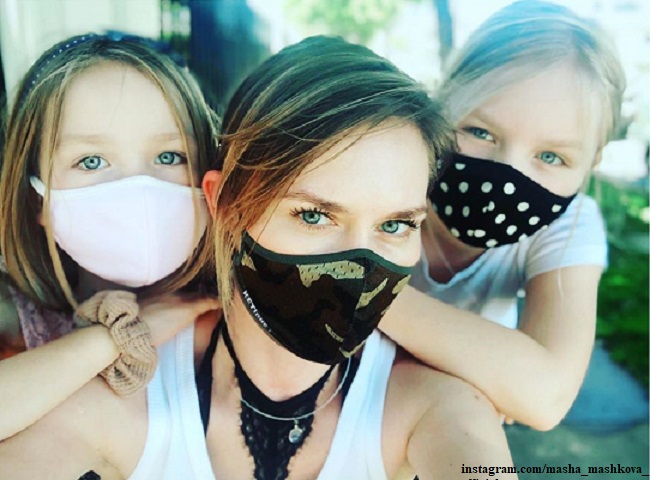 Мария Машкова с дочерьми