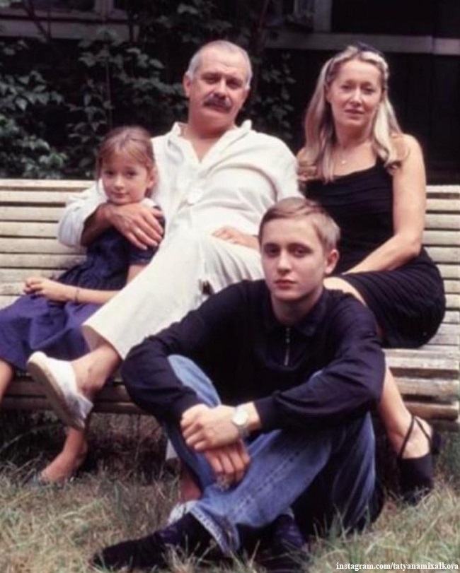 Никита и Татьяна Михалковы с дочерью Надей и сыном Антоном