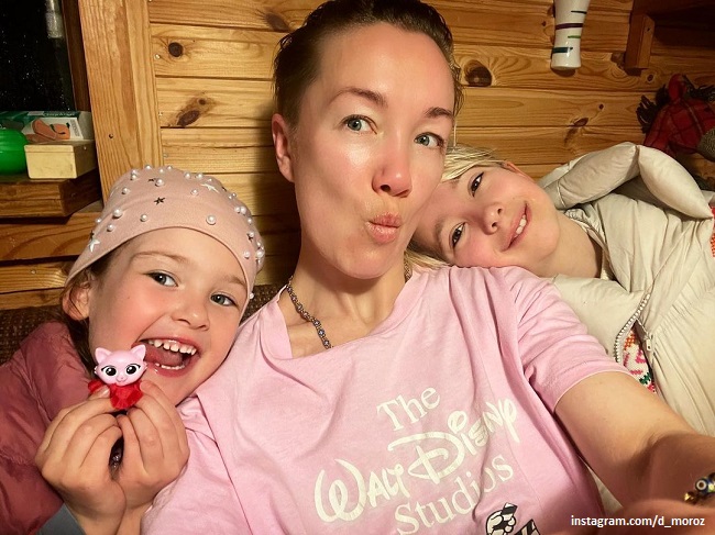 Дарья Мороз с сестрой Варей и дочерью Анной