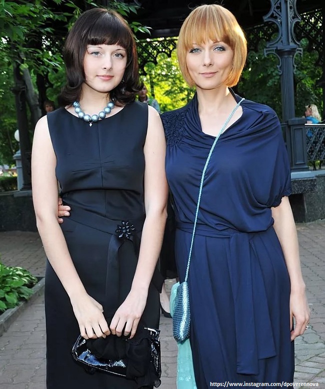 Дарья Повереннова выглядит старшей сестрой дочери 