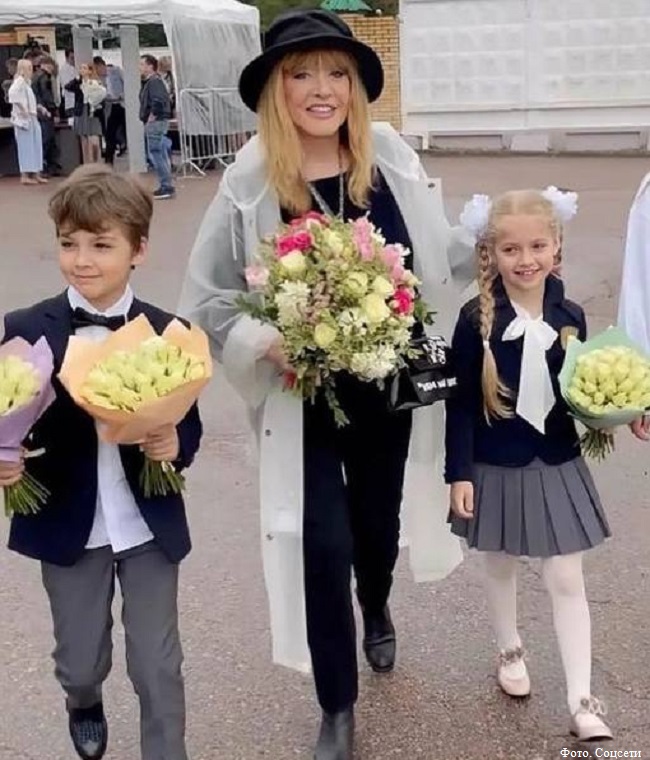 Алла Пугачева с детьми Лизой и Гарри
