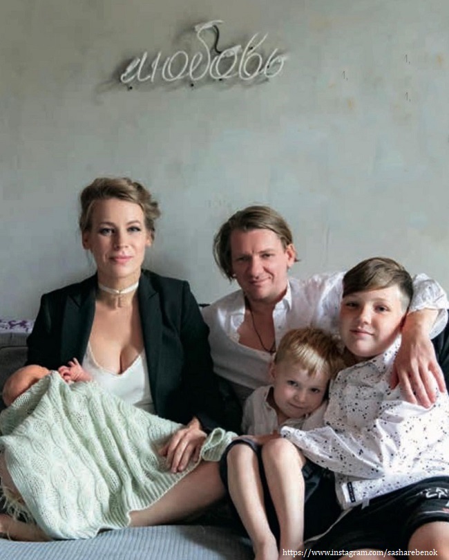 Александра Ребенок с семьей 