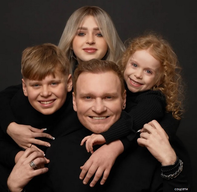 Сергей Сафронов с детьми 