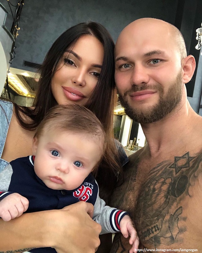 Оксана Самойлова с мужем и сыном 