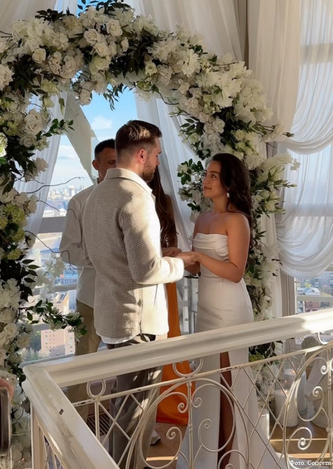 Влад Соколовский и Ангелина Суркова на свадьбе