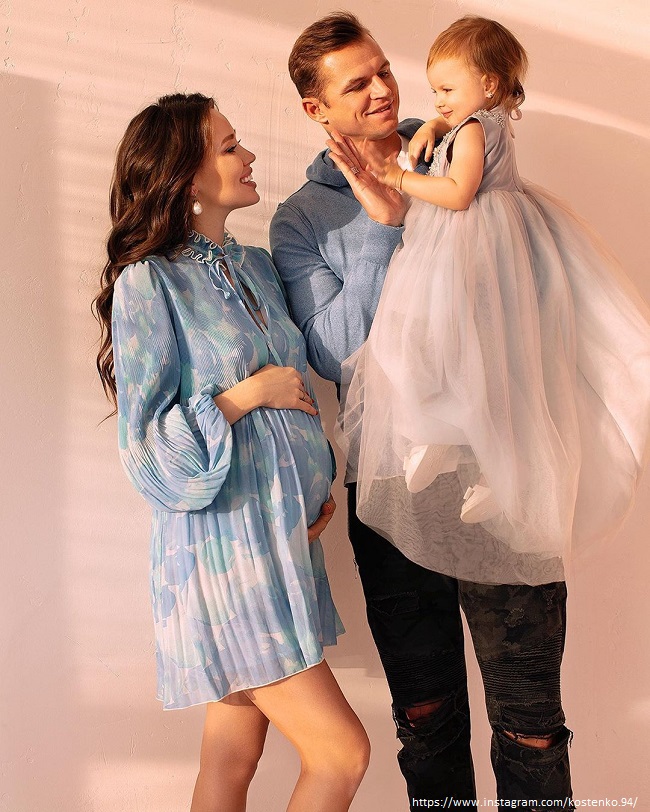 Дмитрий Тарасов с женой и дочкой 