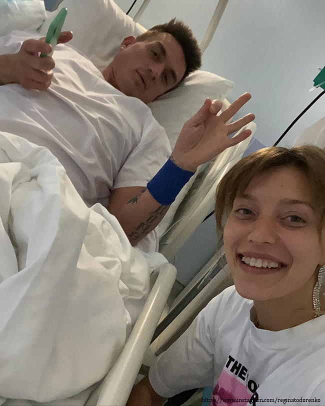 Влад Топалов с женой в больнице