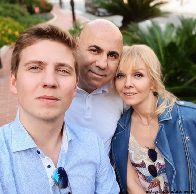 Валерия с сыном и мужем - фото из архива Runews.biz - ««Instagram» запрещённая организация на территории РФ»