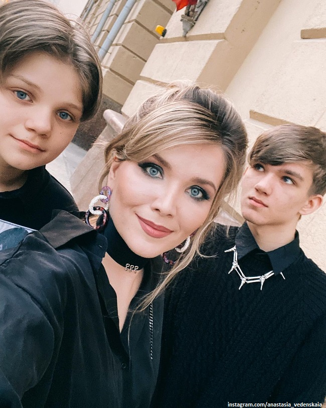Анастасия Веденская с сыновьями