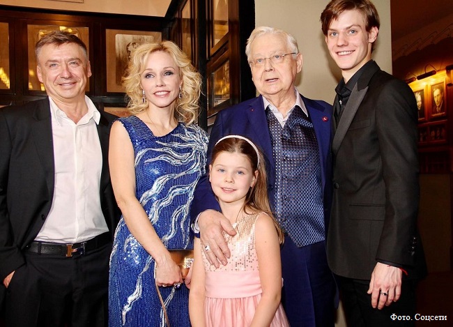Антон Табаков, Марина Зудина с дочерью Марией, мужем Олегом Табаковым и сыном Павлом