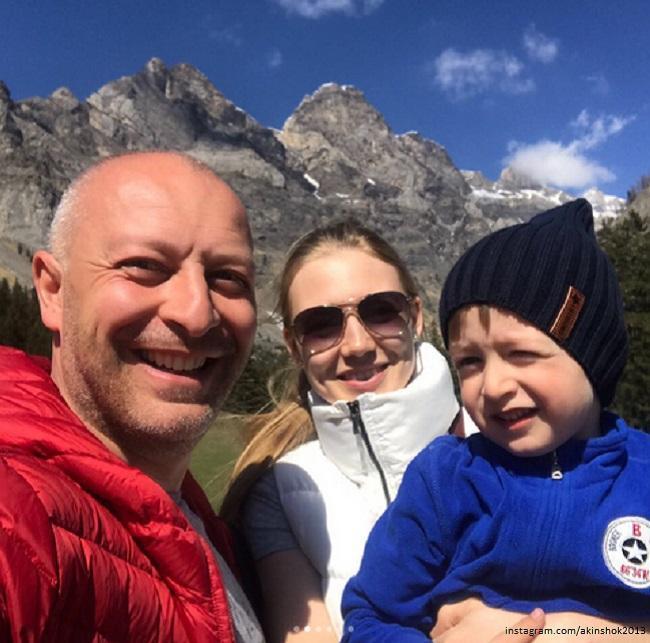 Оксана Акиньшина, Арчил Геловани с сыном Константином в горах Швейцарии