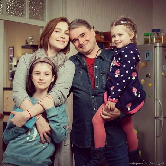 Светлана Антонова и Александр Жигалкин с дочерьми
