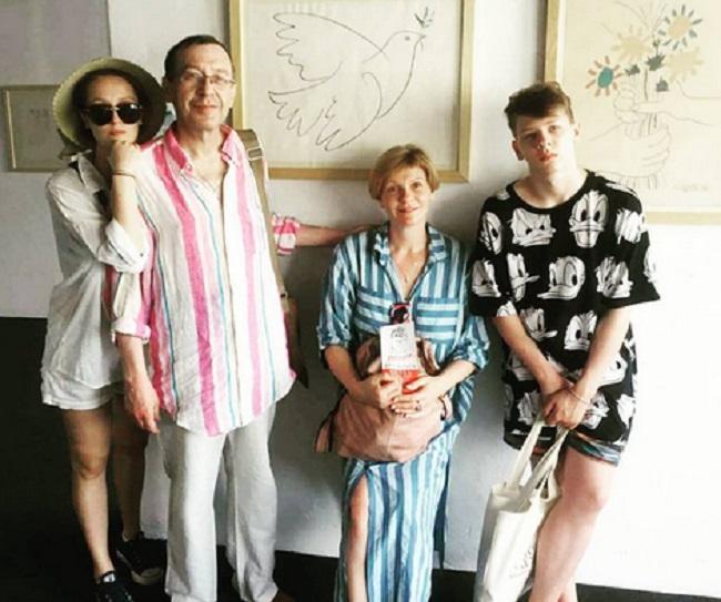 Анна Ардова и Александр Гришин с детьми Соней и Антоном