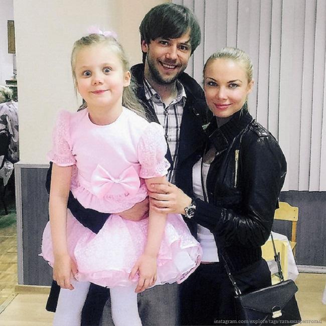 Татьяна Арнтгольц и Иван Жидков с дочерью Машей