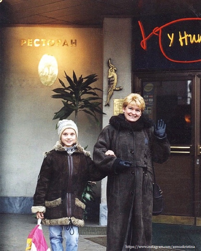 Кристина Асмус с мамой 