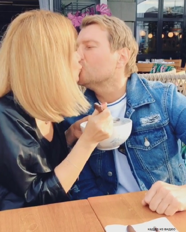 Ольга Орлова целуется с Николаем Басковым