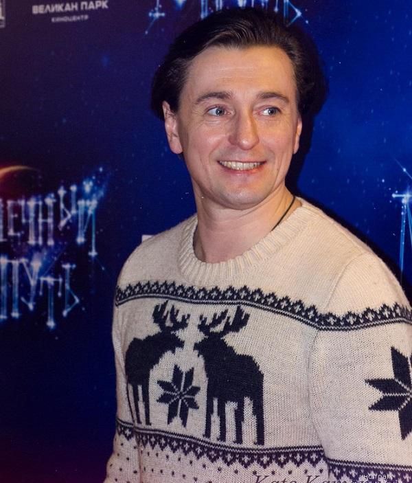Сергей Безруков со своей пассией носят одинаковую одежду 