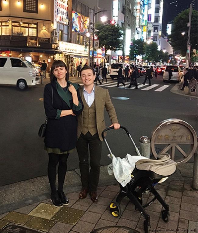 Сергей Безруков и Анна Матисон с Машей в Токио