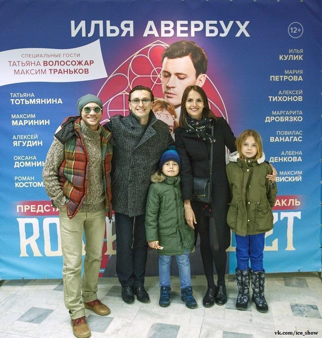 Анна Матисон и Сергей Безруков со старшими детьми