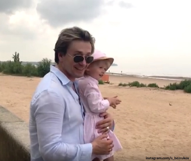 Сергей Безруков показал свою дочь Машу в новом клипе