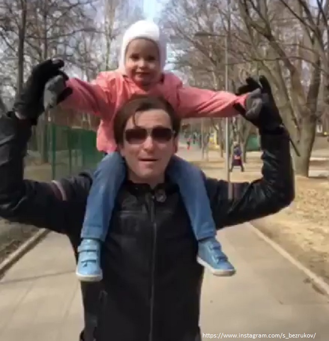Сергей Безруков с дочкой 
