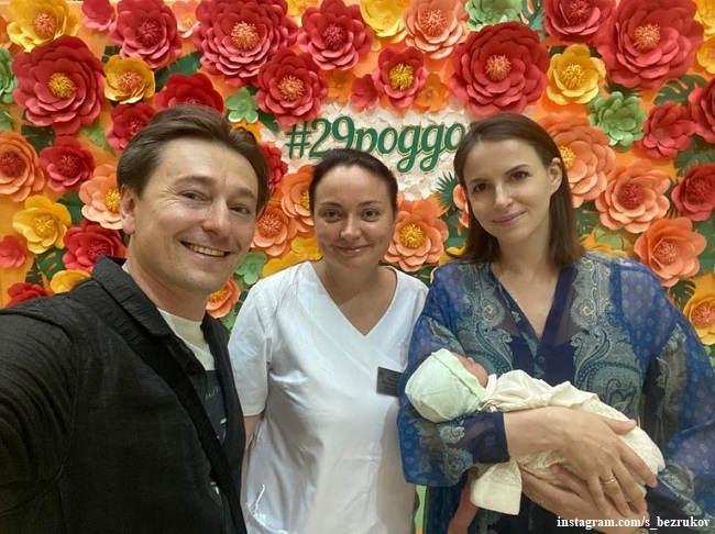 Сергей Безруков, Анна Матисон с новорожденным сыном и Юлия Вученович