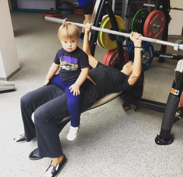 Эвелина Бледанс в спортзале с Семой