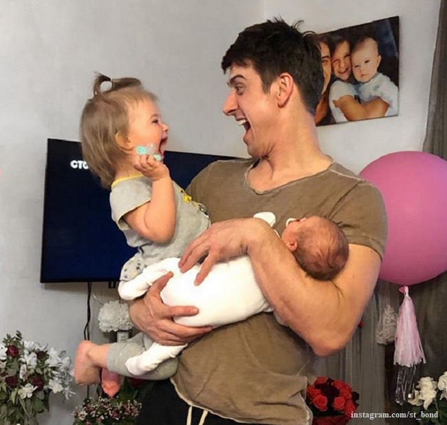 Станислав Бондаренко с дочерьми Алексой и Микаэлой