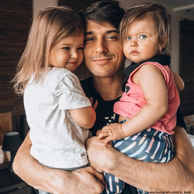 Станислав Бондаренко с дочками 