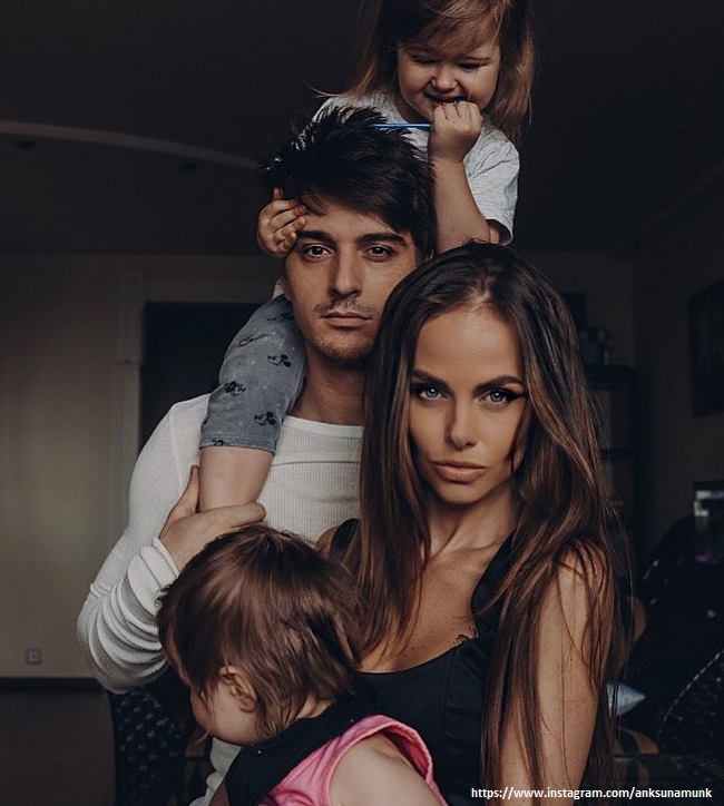 Станислав Бондаренко с женой и детьми 