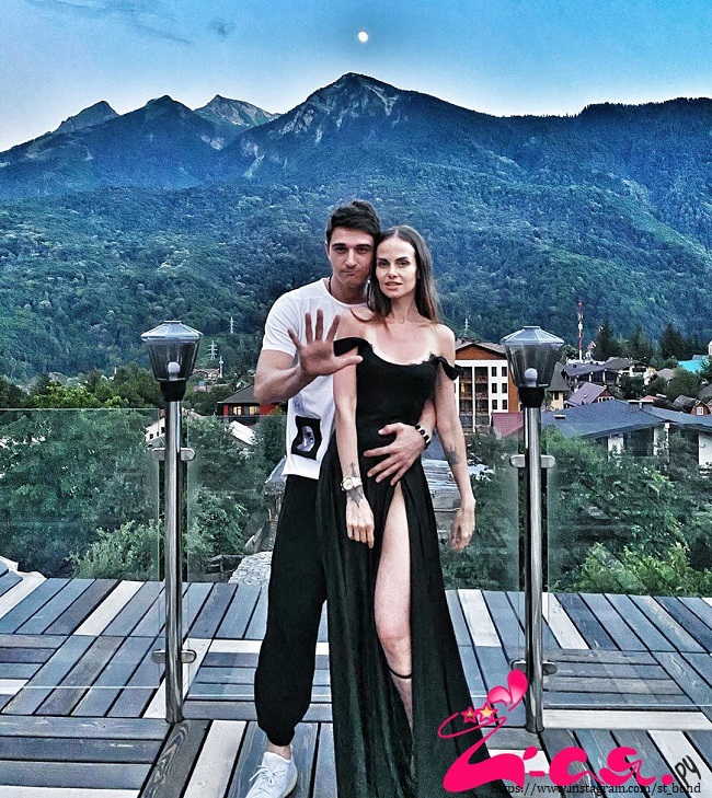 Станислав Бондаренко поделился эротическим фото с женой 