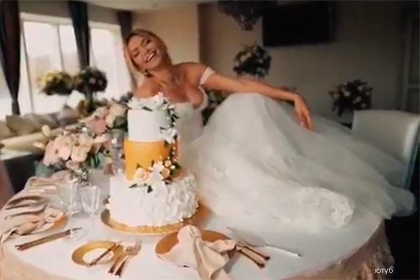 Вера Брежнева сходит с ума в свадебном платье (видео) 