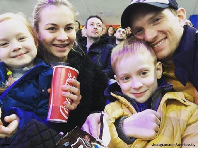 Андрей Бурковский с семьей - фото из архива z-aya.ru - ««Instagram» запрещённая организация на территории РФ»