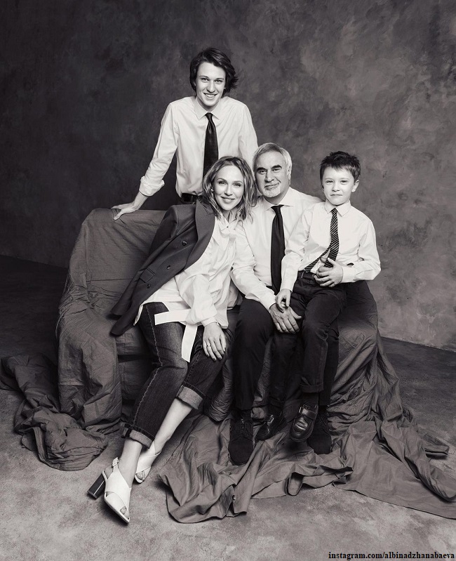 Альбина Джанабаева и Валерий Меладзе с сыновьями