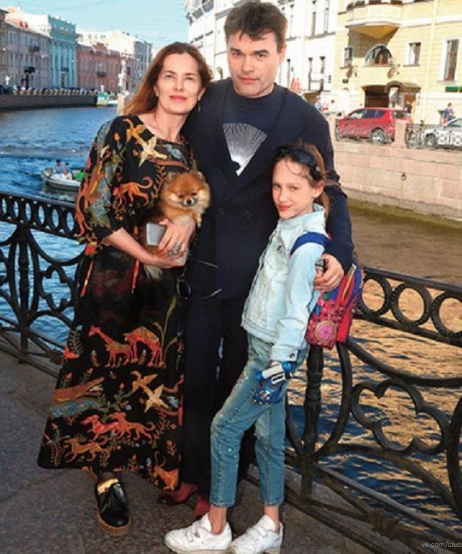 Евгений Дятлов с женой Юлий Джербиновой и дочерью Василисой